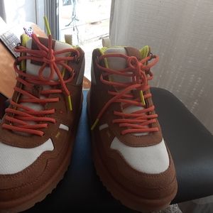 Super cute and cozy ugg sneakers